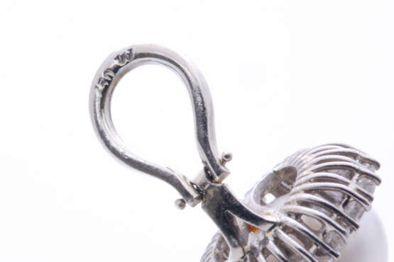 Perl-Ohrclips mit Diamanten-Entourage - фото 3 Perl-Ohrclips mit Diamanten-Entourage - фото 3