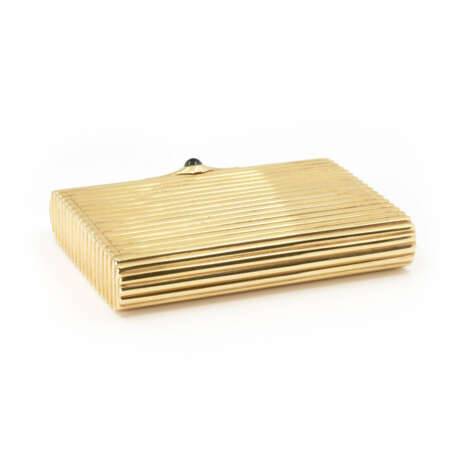 Etui aus 585 Gelbgold mit Saphir-Cabochon - фото 2 Etui aus 585 Gelbgold mit Saphir-Cabochon - фото 2