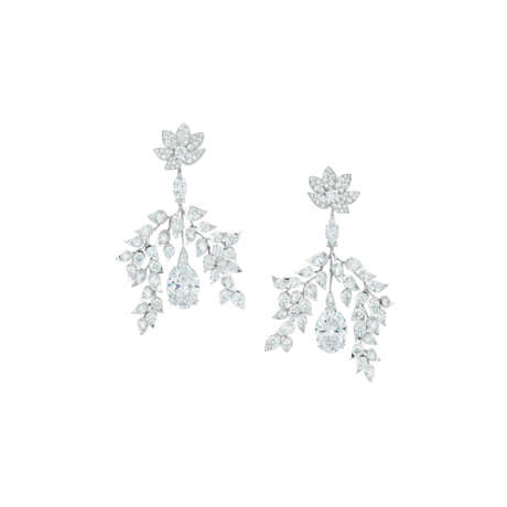 AN IMPRESSIVE PAIR OF DIAMOND EARRINGS, BY BOEHMER ET BASSENGE - photo 2