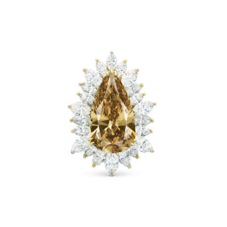 COLOURED DIAMOND AND DIAMOND RING - photo 1 COLOURED DIAMOND AND DIAMOND RING - photo 1