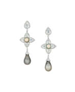 Жемчуг. NATURAL PEARL AND DIAMOND EARRINGS