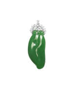 Neck jewellery. JADEITE AND DIAMOND PENDANT/BROOCH