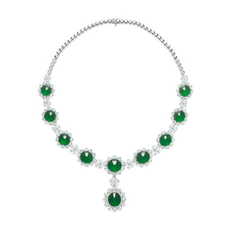 SUITE OF JADEITE AND DIAMOND JEWELLERY - фото 2