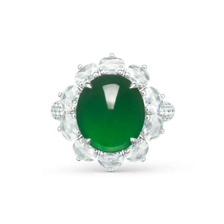 SUITE OF JADEITE AND DIAMOND JEWELLERY - фото 3