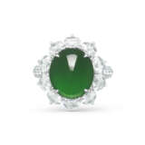 SUITE OF JADEITE AND DIAMOND JEWELLERY - фото 3
