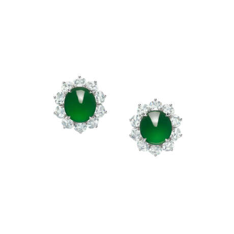 SUITE OF JADEITE AND DIAMOND JEWELLERY - фото 4