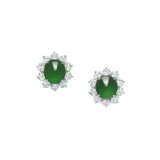 SUITE OF JADEITE AND DIAMOND JEWELLERY - фото 4