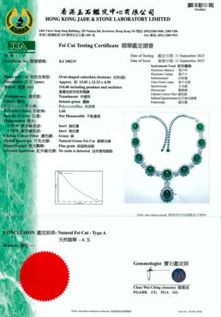 SUITE OF JADEITE AND DIAMOND JEWELLERY - фото 7