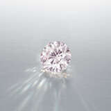A RARE COLOURED DIAMOND - photo 1