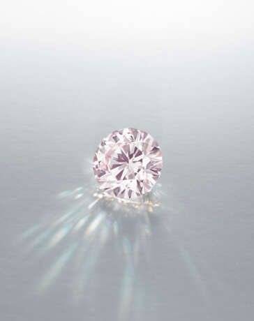 A RARE COLOURED DIAMOND - photo 1