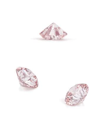 A RARE COLOURED DIAMOND - photo 3