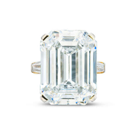 DIAMOND RING - photo 1 DIAMOND RING - photo 1