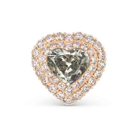 COLOURED DIAMOND AND DIAMOND RING - photo 1