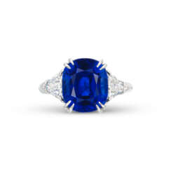 HARRY WINSTON SAPPHIRE AND DIAMOND RING