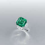 EMERALD AND DIAMOND RING - Foto 1