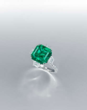EMERALD AND DIAMOND RING - Foto 1