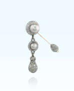 Жемчуг. JAR NATURAL PEARL, COLOURED DIAMOND AND DIAMOND FIBULA BROOCH