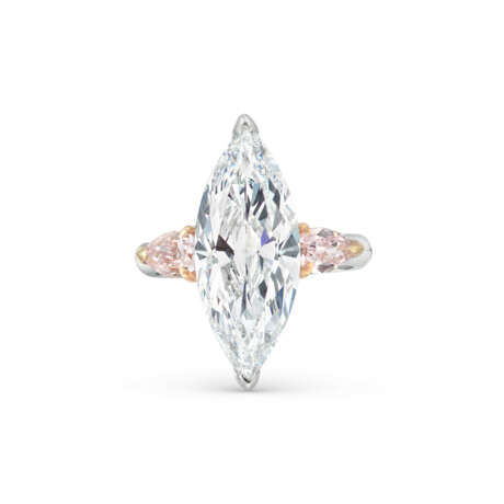 DIAMOND AND COLOURED DIAMOND RING - photo 1