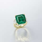 EMERALD AND DIAMOND RING - фото 1