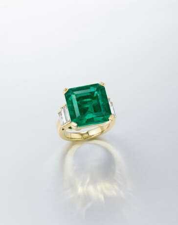 EMERALD AND DIAMOND RING - фото 1