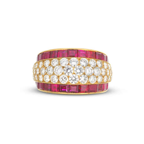VAN CLEEF & ARPELS SUITE OF RUBY AND DIAMOND `VALIA` JEWELLERY - photo 4