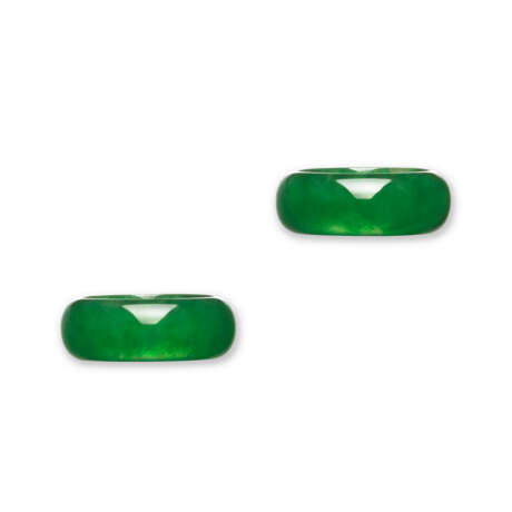 TWO JADEITE ABACUS SEED RINGS - photo 1