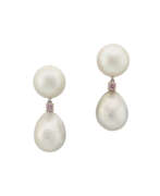 Жемчуг. NATURAL PEARL, COLOURED DIAMOND AND DIAMOND EARRINGS