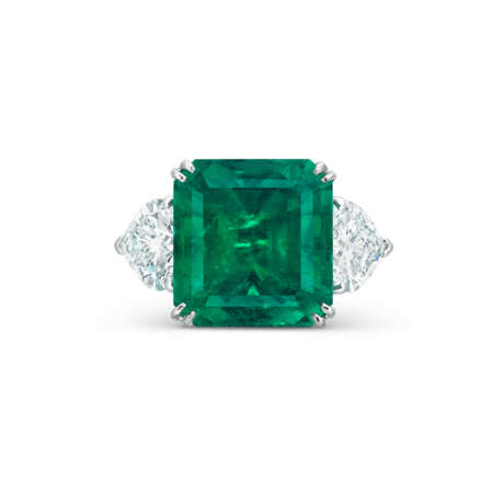 EMERALD AND DIAMOND RING - photo 1 EMERALD AND DIAMOND RING - photo 1