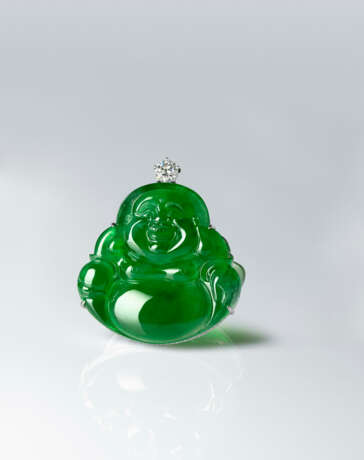 AN IMPORTANT JADEITE AND DIAMOND PENDANT - photo 1
