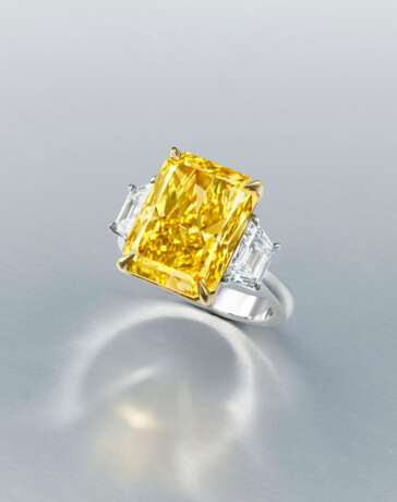 COLOURED DIAMOND AND DIAMOND RING - photo 1