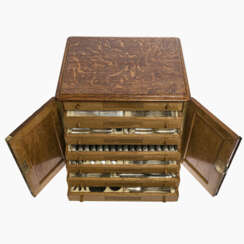 Fürstliches Besteck im Kasten, 330 Teile für 24 Personen