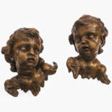 A pair of winged putti heads - фото 1