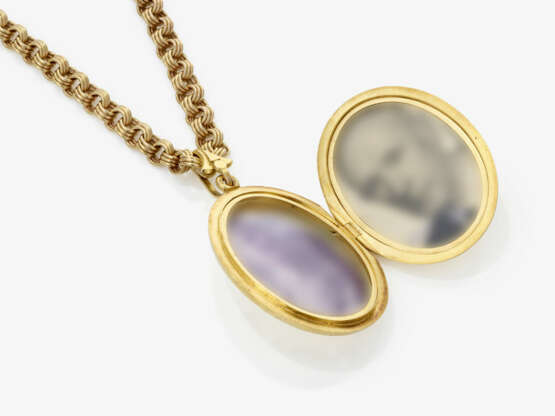 A necklace with locket pendant set with an emerald and rose-cut diamonds - фото 3