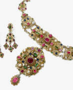 Ювелирные изделия. A necklace and a pair of drop earrings with pearls, sapphires, peridots, pink sapphires, and garnets