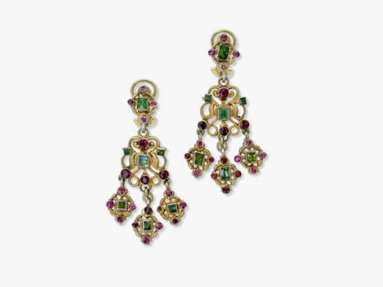 A necklace and a pair of drop earrings with pearls, sapphires, peridots, pink sapphires, and garnets - фото 3