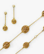 Overview. A necklace and drop earrings with cut-out egg-shaped links