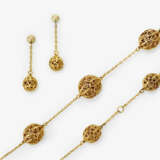 A necklace and drop earrings with cut-out egg-shaped links - фото 1