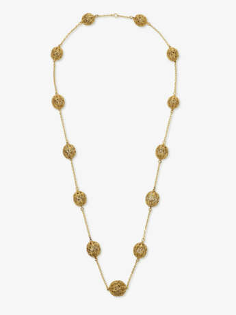 A necklace and drop earrings with cut-out egg-shaped links - фото 2 A necklace and drop earrings with cut-out egg-shaped links - фото 2