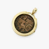 A coin pendant with small brilliant-cut diamonds - фото 2