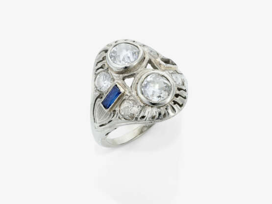 A ring with 2 old-European-cut diamonds and a sapphire - фото 1 A ring with 2 old-European-cut diamonds and a sapphire - фото 1