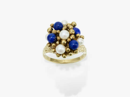 A parure with necklace, stud earrings, and ring with lapis lazuli and cultured pearls - фото 3