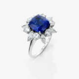 A ring with a cushion-cut tanzanite of approx. 5 ct. and diamonds - photo 1