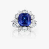 A ring with a cushion-cut tanzanite of approx. 5 ct. and diamonds - photo 2