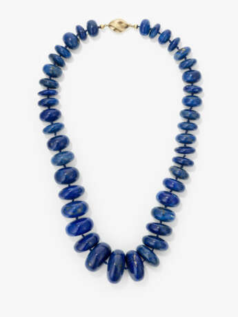 A lapis lazuli necklace - фото 2 A lapis lazuli necklace - фото 2
