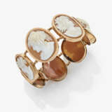 A parure consisting of a necklace, bracelet, and two rings with shell cameos - photo 3