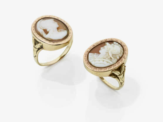 A parure consisting of a necklace, bracelet, and two rings with shell cameos - photo 4