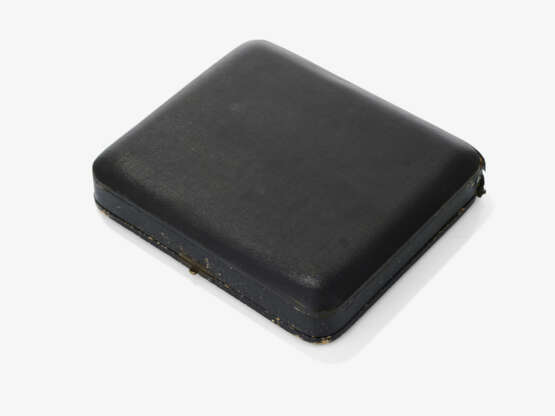 A parure consisting of a necklace, bracelet, and two rings with shell cameos - photo 6