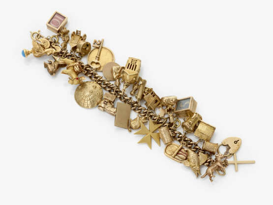 A bracelet with 32 charms - photo 3