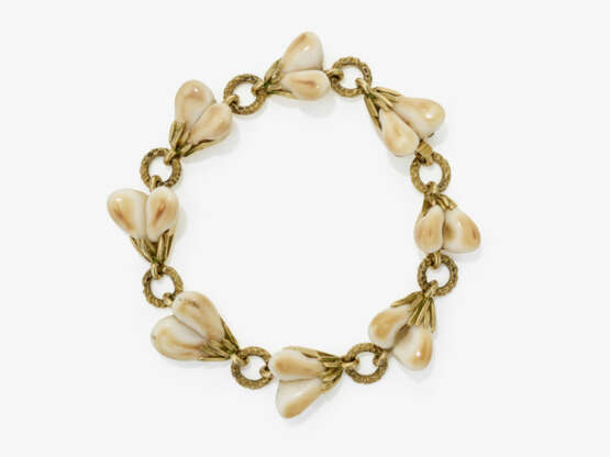 A bracelet with deer eye teeth - photo 1 A bracelet with deer eye teeth - photo 1