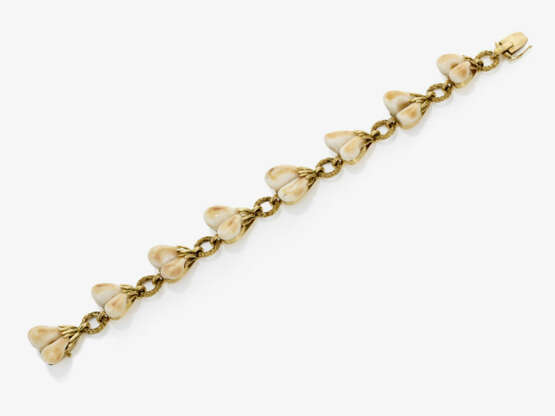 A bracelet with deer eye teeth - photo 2 A bracelet with deer eye teeth - photo 2